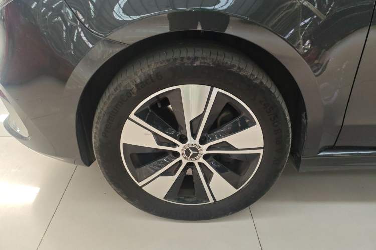 Used Mercedes-Benz V-Class 2021 V 260 Prestige Edition Left Front Wheel Hub