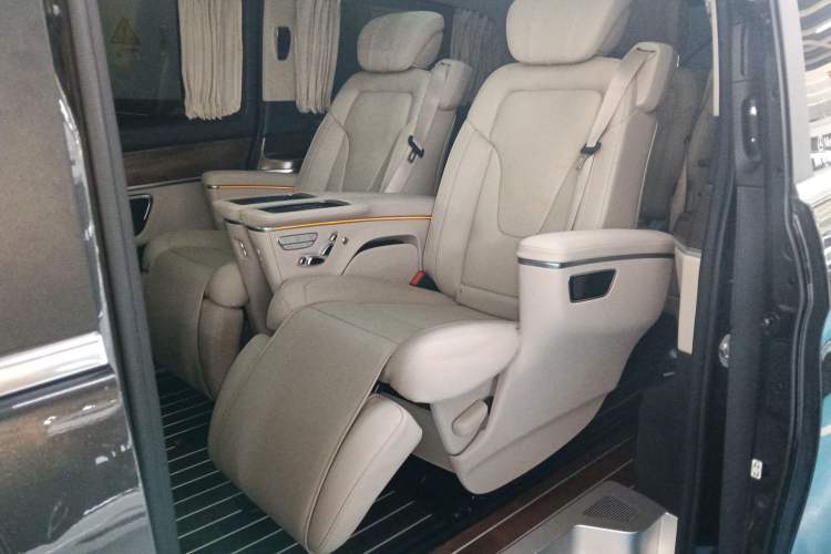 Used Mercedes-Benz V-Class 2021 V 260 L Long-wheelbase Luxury Edition Left Rear Seat