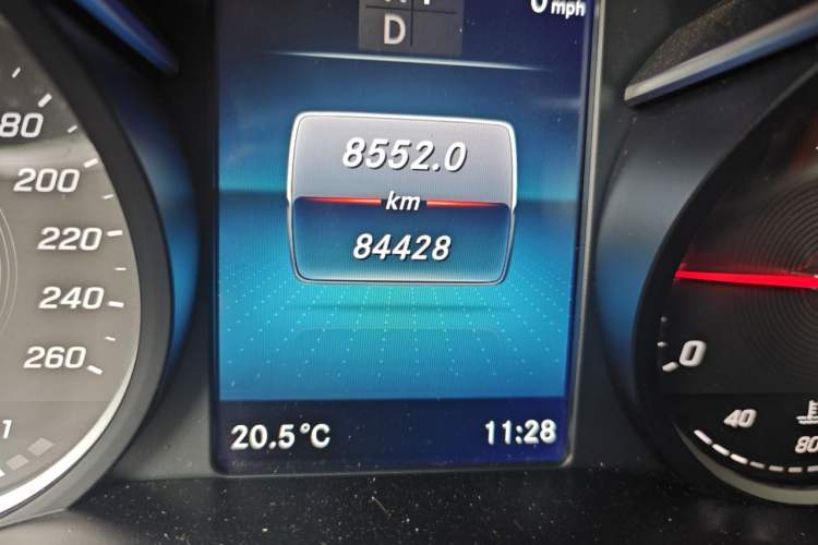 Used Mercedes-Benz V-Class 2021 V 260 L Long-wheelbase Luxury Edition Odometer Close Up