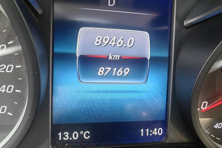 Used Mercedes-Benz V-Class 2021 V 260 L Long-wheelbase Luxury Edition Odometer Close Up