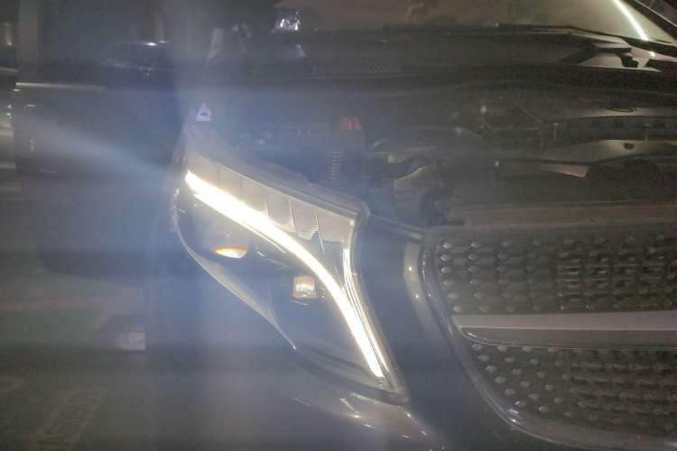 Used Mercedes-Benz V-Class 2021 V 260 L Long-wheelbase Luxury Edition Right Front Headlight