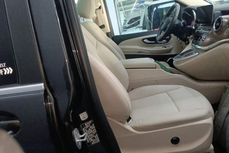 Used Mercedes-Benz V-Class 2021 V 260 L Long-wheelbase Luxury Edition Right Front Seat
