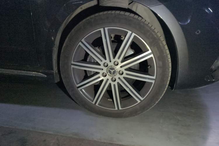 Used Mercedes-Benz V-Class 2021 V 260 L Long-wheelbase Luxury Edition Right Front Wheel Hub