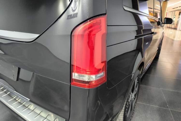 Used Mercedes-Benz V-Class 2021 V 260 L Long Wheelbase Prestige Edition Right Rear Taillight
