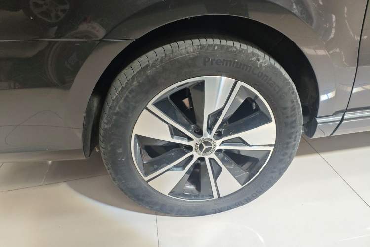 Used Mercedes-Benz V-Class 2021 V 260 Prestige Edition Right Rear Wheel Hub