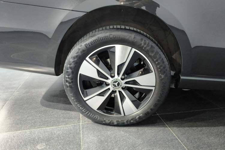 Used Mercedes-Benz V-Class 2021 V 260 L Long Wheelbase Prestige Edition Right Rear Wheel Hub