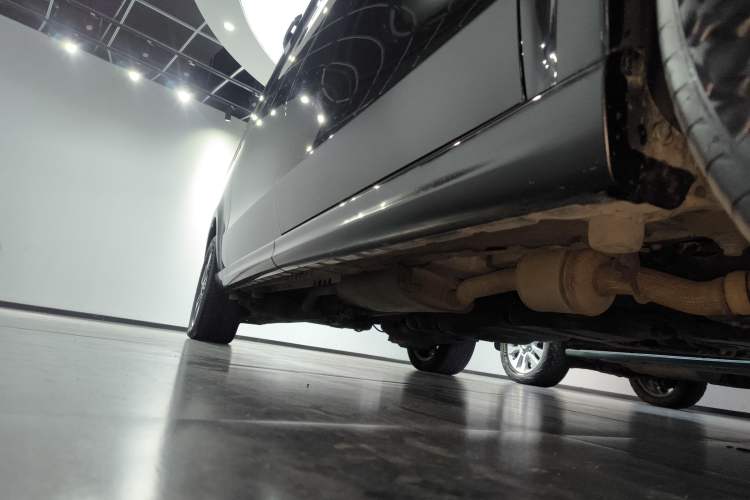 Used Mercedes-Benz V-Class 2021 V 260 L Long Wheelbase Prestige Edition Right Side Sill