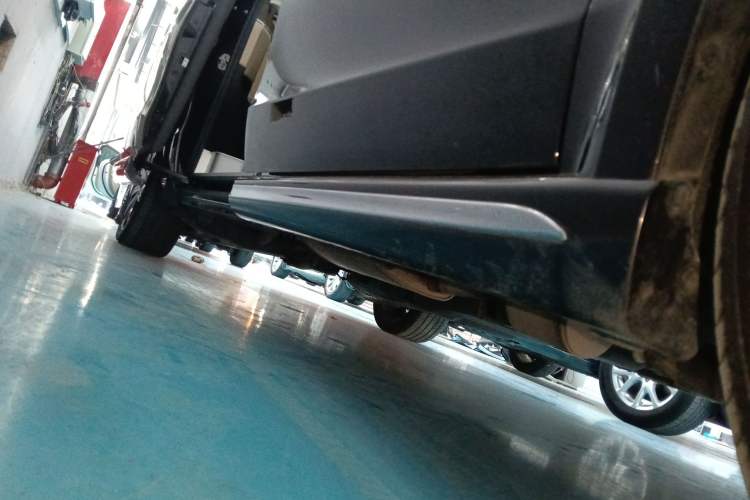 Used Mercedes-Benz V-Class 2021 V 260 L Long-wheelbase Luxury Edition Right Side Sill