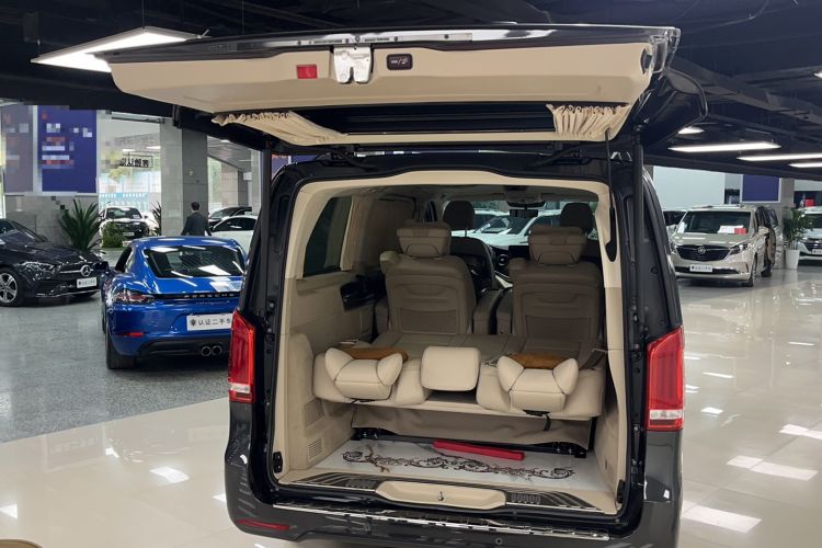 Used Mercedes-Benz V-Class 2021 V 260 L Long-wheelbase Luxury Edition Trunk