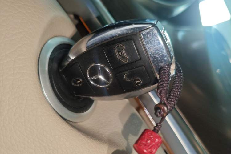 Used Mercedes-Benz V-Class 2021 V 260 Prestige Edition Vehicle Key