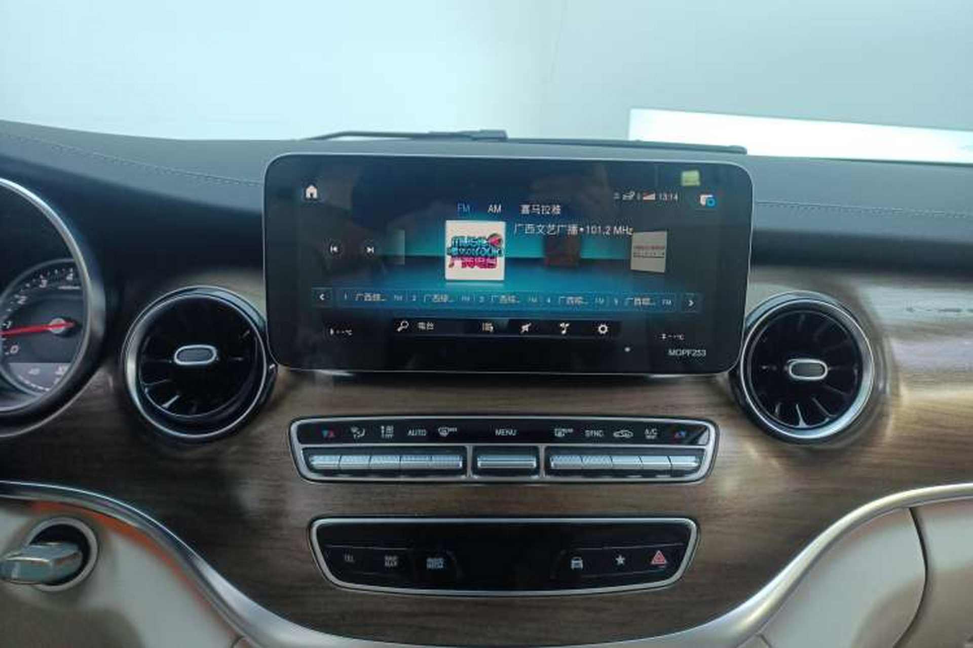Used Mercedes-Benz V-Class 2021 V 260 Prestige Edition Audio And AC Panel