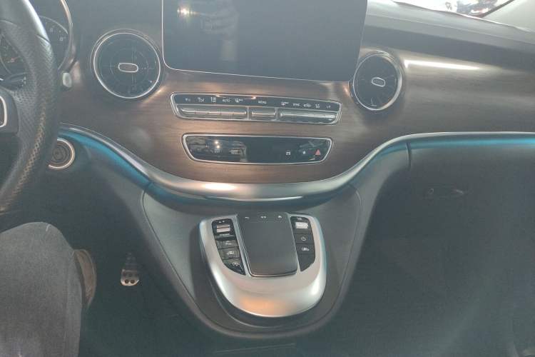 Used Mercedes-Benz V-Class 2021 V 260 Prestige Edition Audio And AC Panel