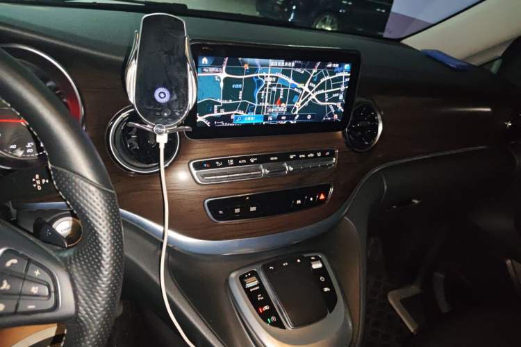 Used Mercedes-Benz V-Class 2021 V 260 Avantgarde Edition Audio And AC Panel