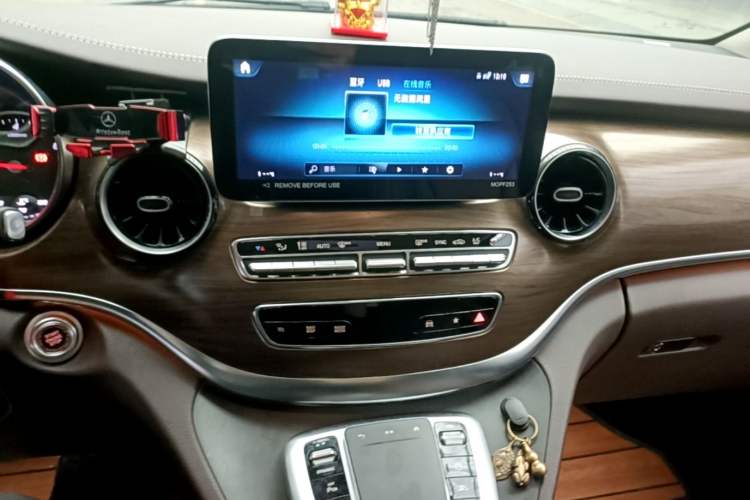 Used Mercedes-Benz V-Class 2021 V 260 L Long-wheelbase Luxury Edition Audio And AC Panel