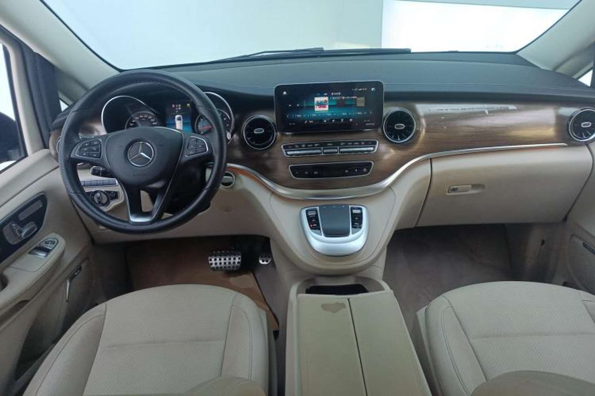 Used Mercedes-Benz V-Class 2021 V 260 Prestige Edition Center Console