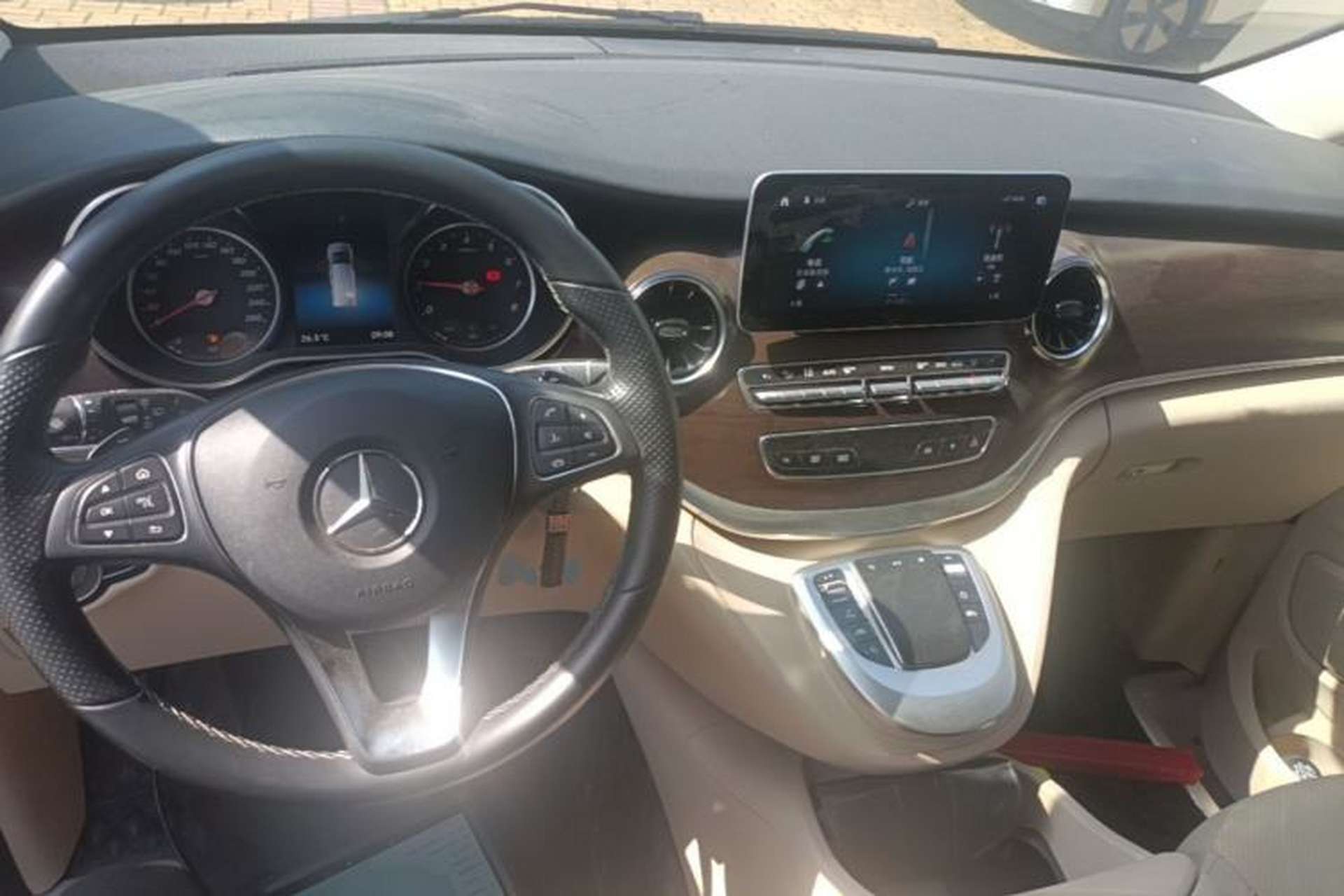 Used Mercedes-Benz V-Class 2021 V 260 Avantgarde Edition Center Console