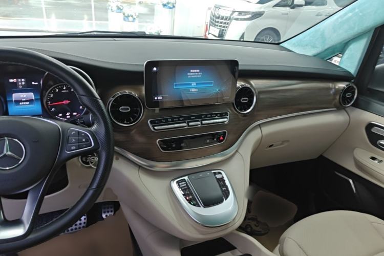 Used Mercedes-Benz V-Class 2021 V 260 Prestige Edition Center Console