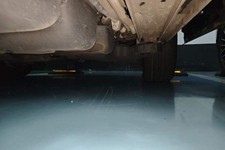 Used Mercedes-Benz V-Class 2021 V 260 Avantgarde Edition Chassis Rear Left