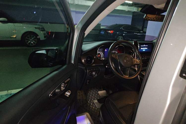 Used Mercedes-Benz V-Class 2021 V 260 Avantgarde Edition Driver Seat