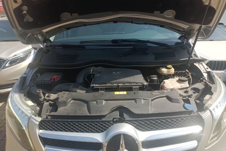 Used Mercedes-Benz V-Class 2021 V 260 Avantgarde Edition Engine Bay