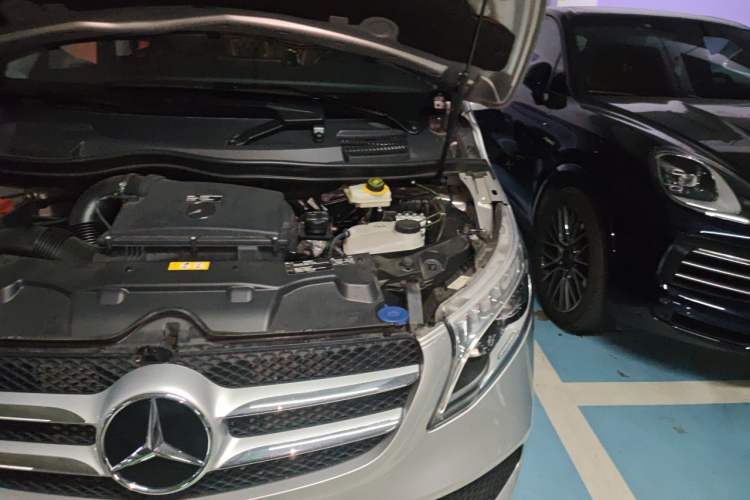 Used Mercedes-Benz V-Class 2021 V 260 Avantgarde Edition Engine Bay Left