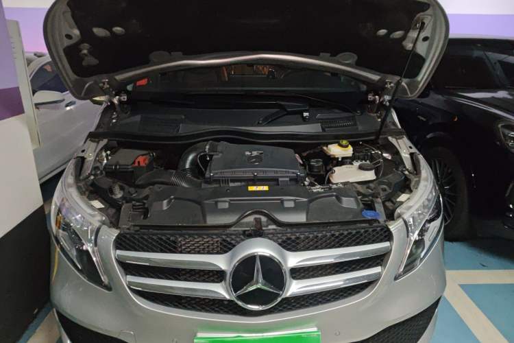 Used Mercedes-Benz V-Class 2021 V 260 Avantgarde Edition Engine Bay