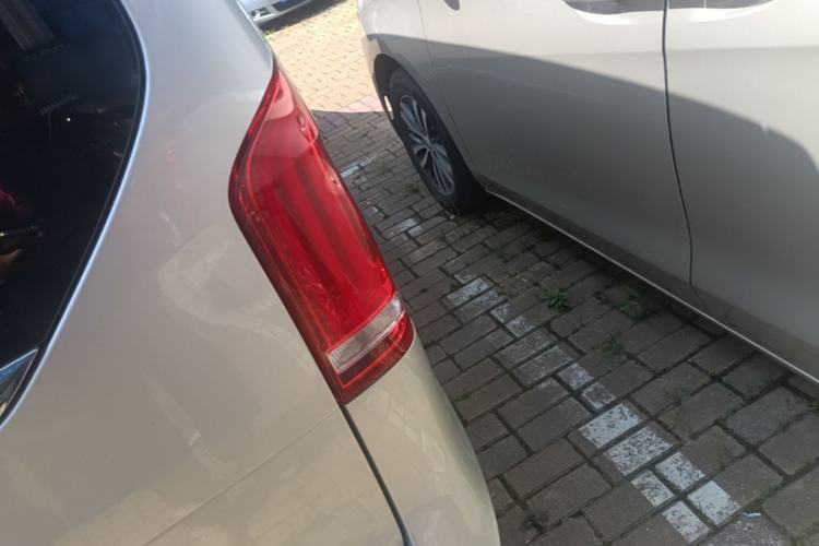 Used Mercedes-Benz V-Class 2021 V 260 Avantgarde Edition Exterior 3