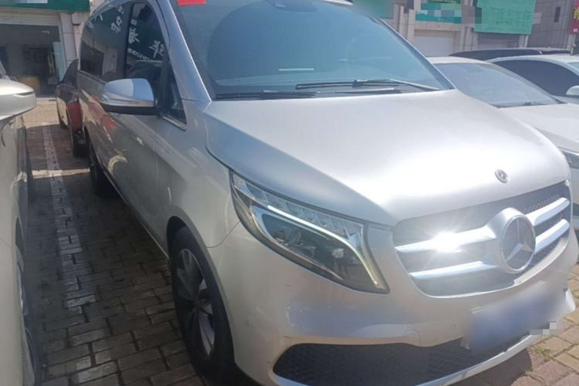 Used Mercedes-Benz V-Class 2021 V 260 Avantgarde Edition Front Right 45 Deg