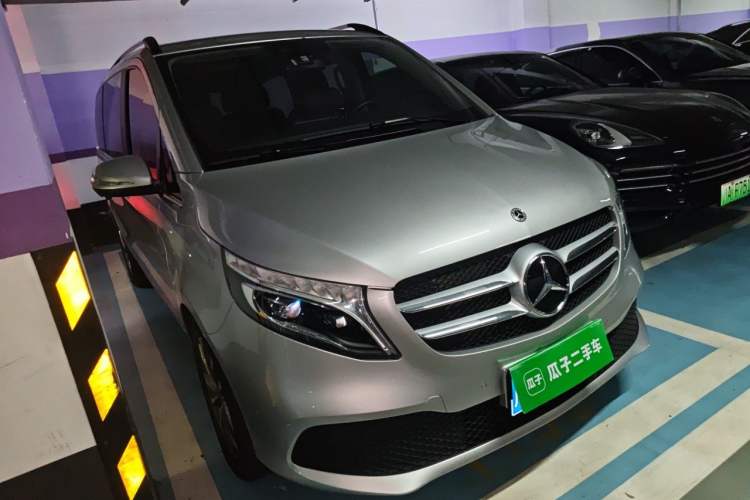 Used Mercedes-Benz V-Class 2021 V 260 Avantgarde Edition Front Right 45 Deg