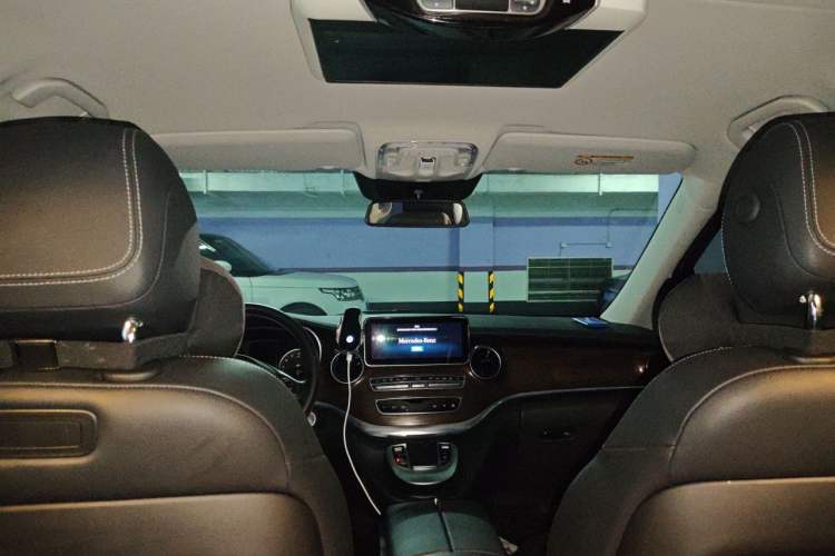 Used Mercedes-Benz V-Class 2021 V 260 Avantgarde Edition Headliner