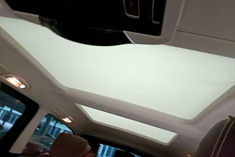 Used Mercedes-Benz V-Class 2021 V 260 L Long-wheelbase Luxury Edition Headliner