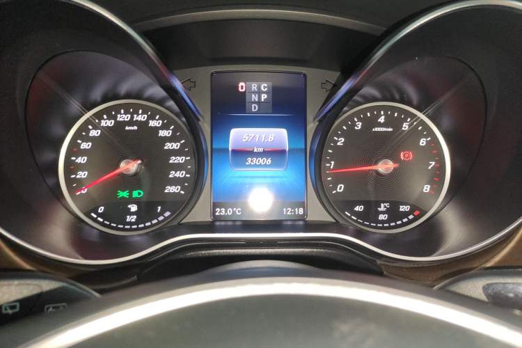 Used Mercedes-Benz V-Class 2021 V 260 Prestige Edition Instrument Cluster
