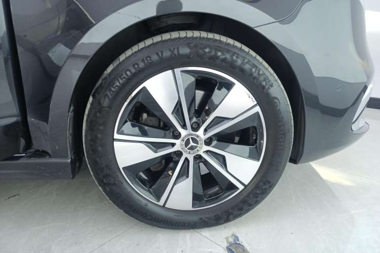 Used Mercedes-Benz V-Class 2021 V 260 Prestige Edition Left Front Wheel Hub