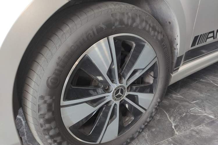 Used Mercedes-Benz V-Class 2021 V 260 Prestige Edition Left Front Wheel Hub