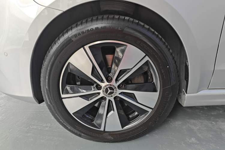 Used Mercedes-Benz V-Class 2021 V 260 Prestige Edition Left Front Wheel Hub