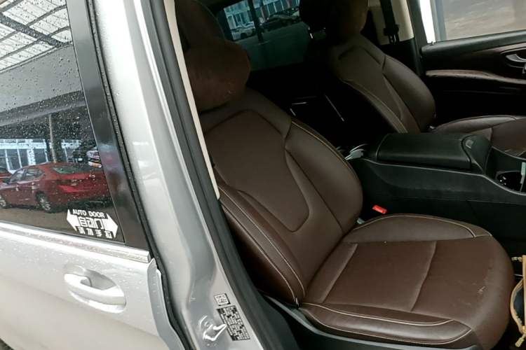 Used Mercedes-Benz V-Class 2021 V 260 L Long-wheelbase Luxury Edition Right Front Seat