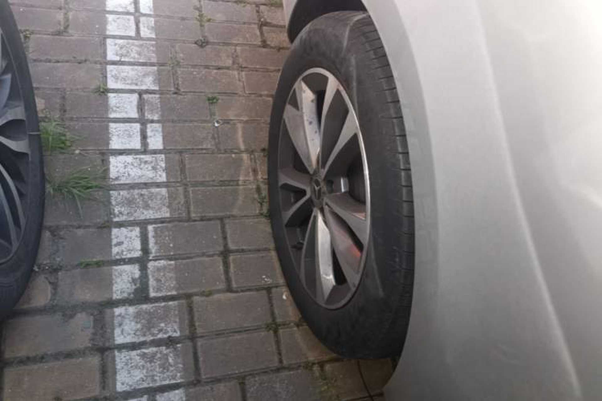 Used Mercedes-Benz V-Class 2021 V 260 Avantgarde Edition Right Rear Wheel Hub