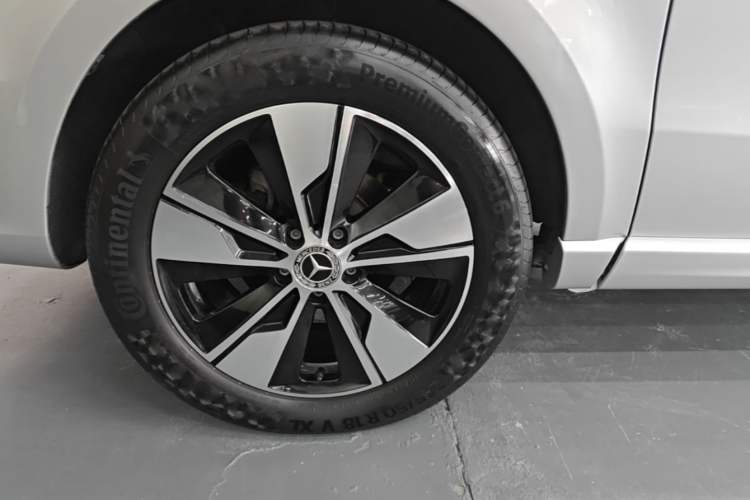 Used Mercedes-Benz V-Class 2021 V 260 Prestige Edition Right Rear Wheel Hub