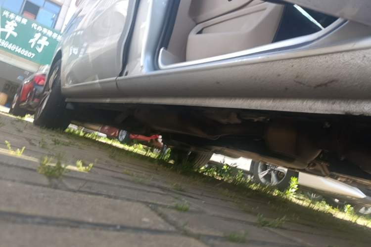 Used Mercedes-Benz V-Class 2021 V 260 Avantgarde Edition Right Side Sill