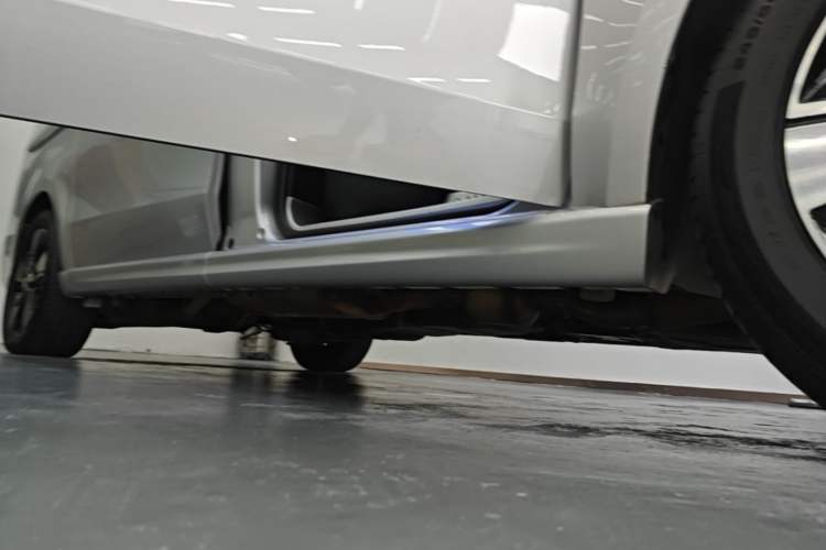 Used Mercedes-Benz V-Class 2021 V 260 Prestige Edition Right Side Sill