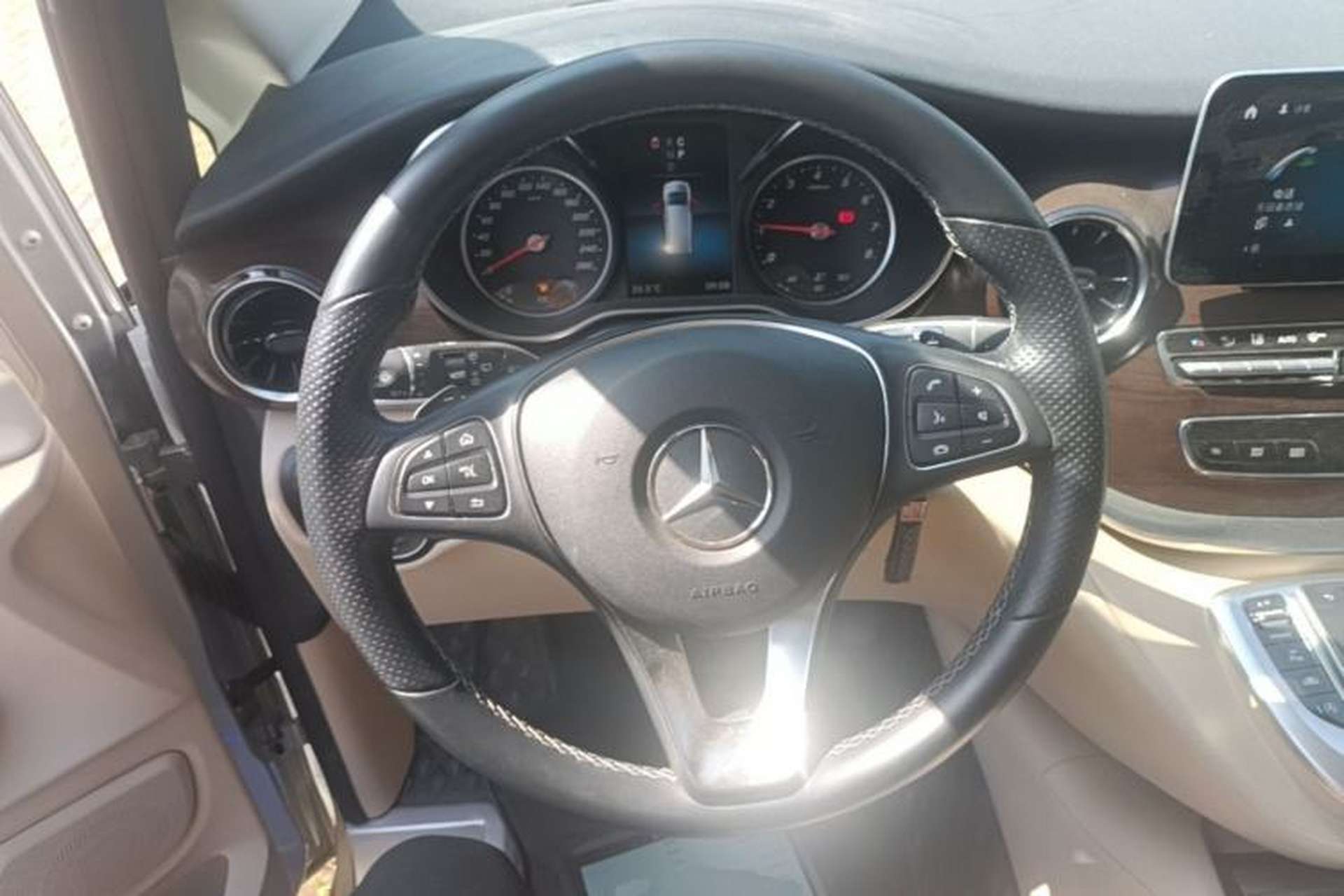 Used Mercedes-Benz V-Class 2021 V 260 Avantgarde Edition Steering Wheel