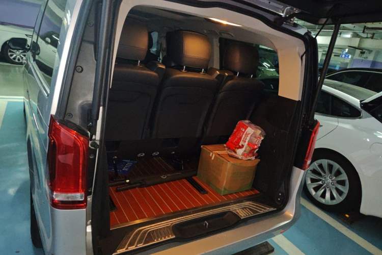 Used Mercedes-Benz V-Class 2021 V 260 Avantgarde Edition Trunk
