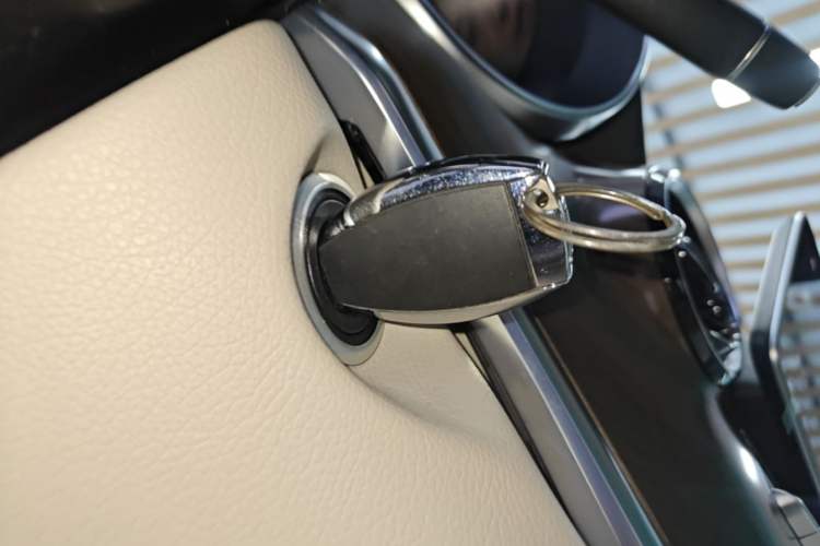 Used Mercedes-Benz V-Class 2021 V 260 Prestige Edition Vehicle Key