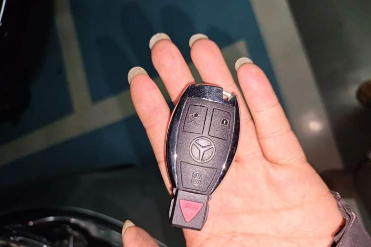 Used Mercedes-Benz V-Class 2021 V 260 Avantgarde Edition Vehicle Key