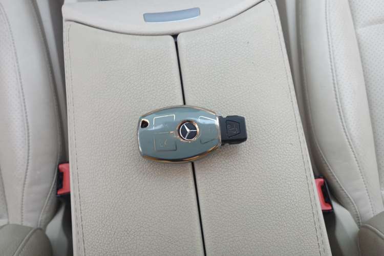 Used Mercedes-Benz V-Class 2021 V 260 Prestige Edition Vehicle Key