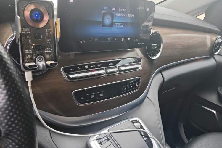 Used Mercedes-Benz V-Class 2021 V 260 L Long-wheelbase Luxury Edition Audio And AC Panel
