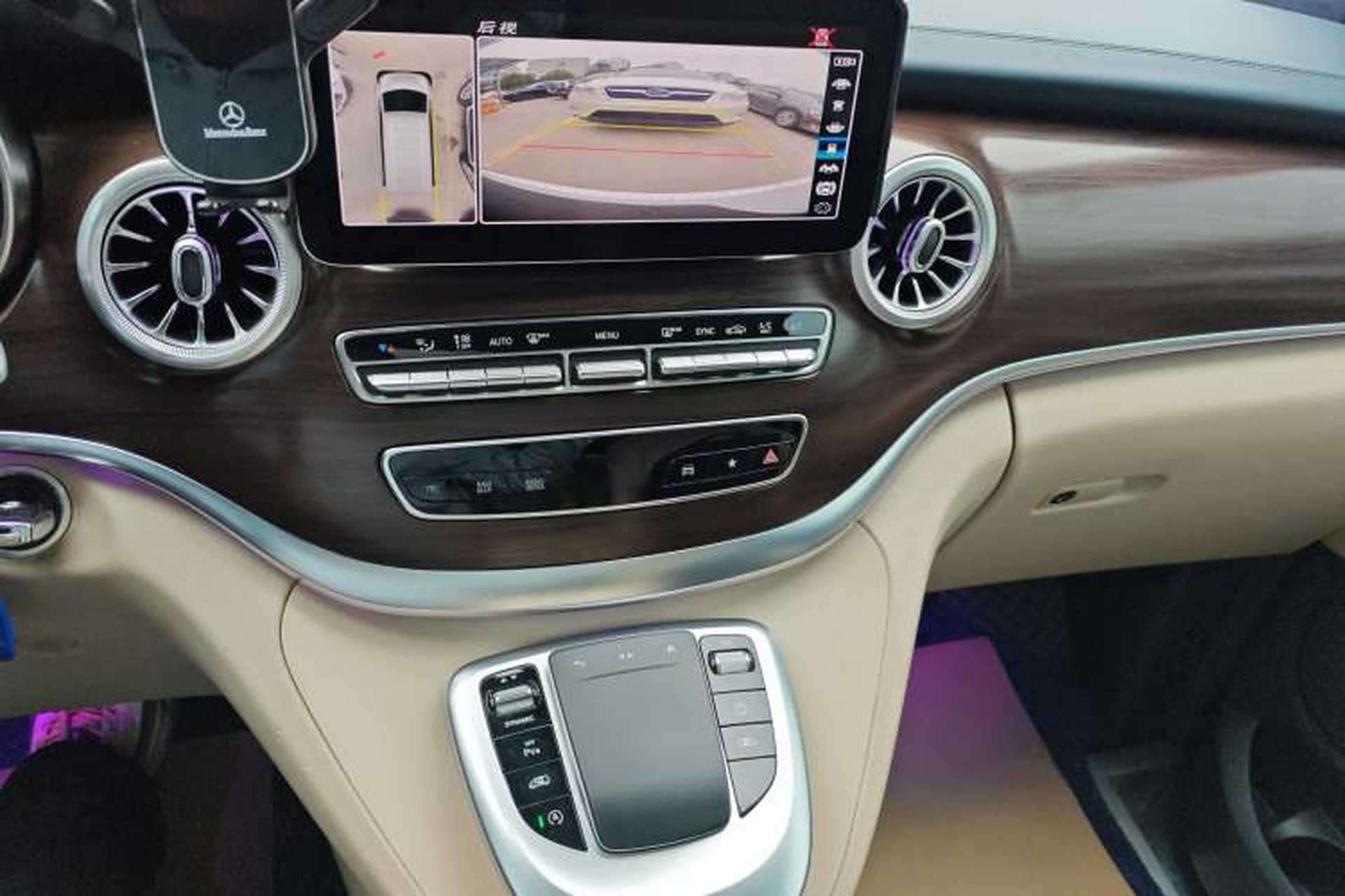 Used Mercedes-Benz V-Class 2021 V 260 Avantgarde Edition Audio And AC Panel