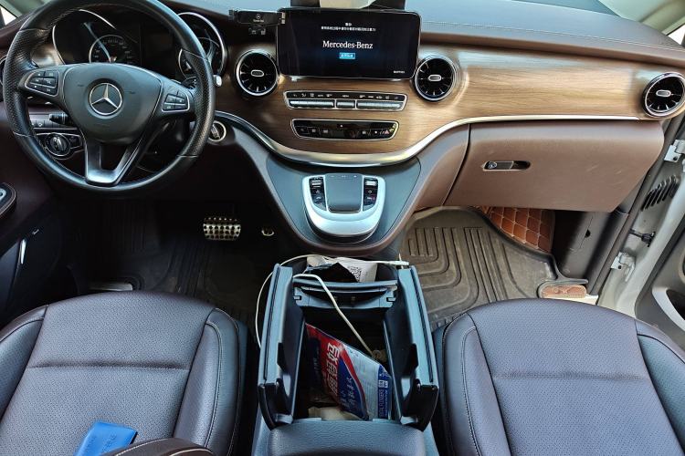 Used Mercedes-Benz V-Class 2021 V 260 L Long-wheelbase Luxury Edition Center Console