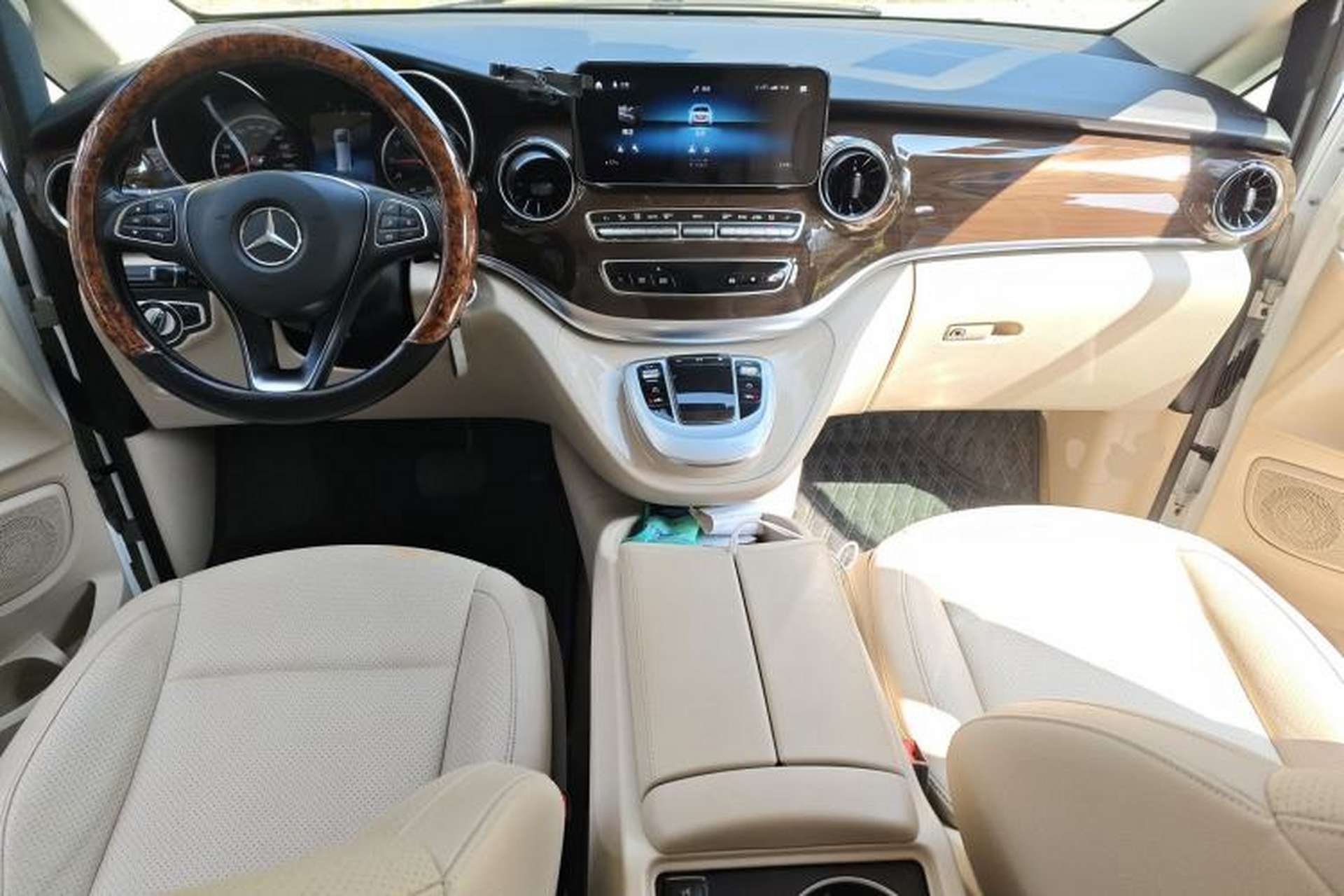 Used Mercedes-Benz V-Class 2021 V 260 Avantgarde Edition Center Console
