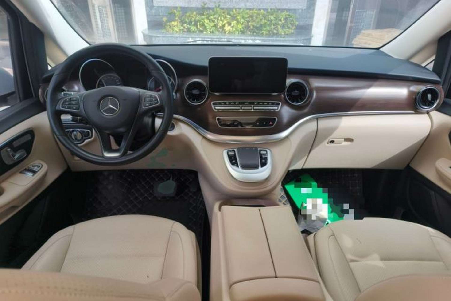 Used Mercedes-Benz V-Class 2021 V 260 Avantgarde Edition Center Console